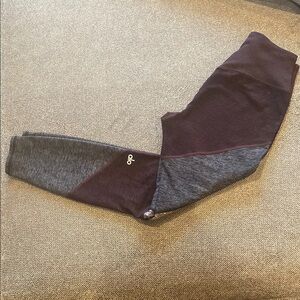 ALO Yoga, Running, Gray & Maroon Leggings Women Sz S